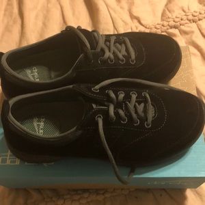 Dansko Elaine Suede Black shoes size 40 (9.5-10)
